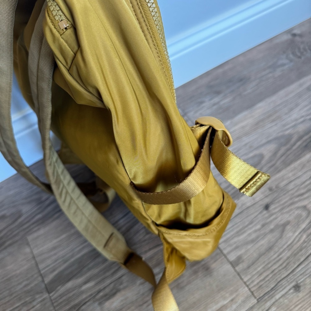 Lululemon Athletica Crew Backpack 22L Burnt Camel - Picture 6 of 8